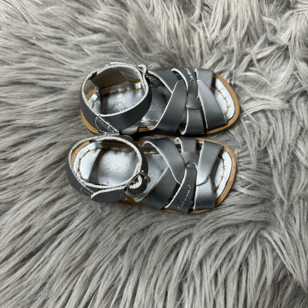 Metallic gray girl sandals